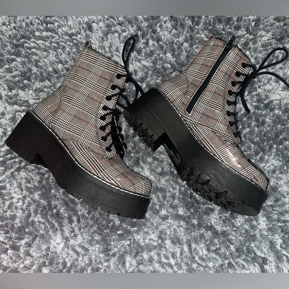 Combat boots/ New